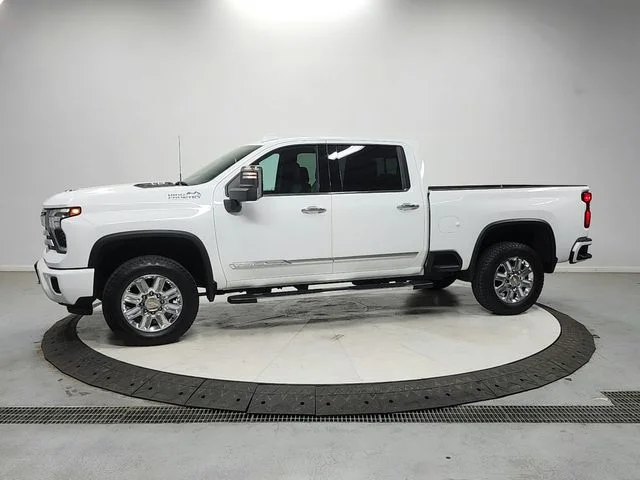 Used 2024 White Chevrolet High Country image 4