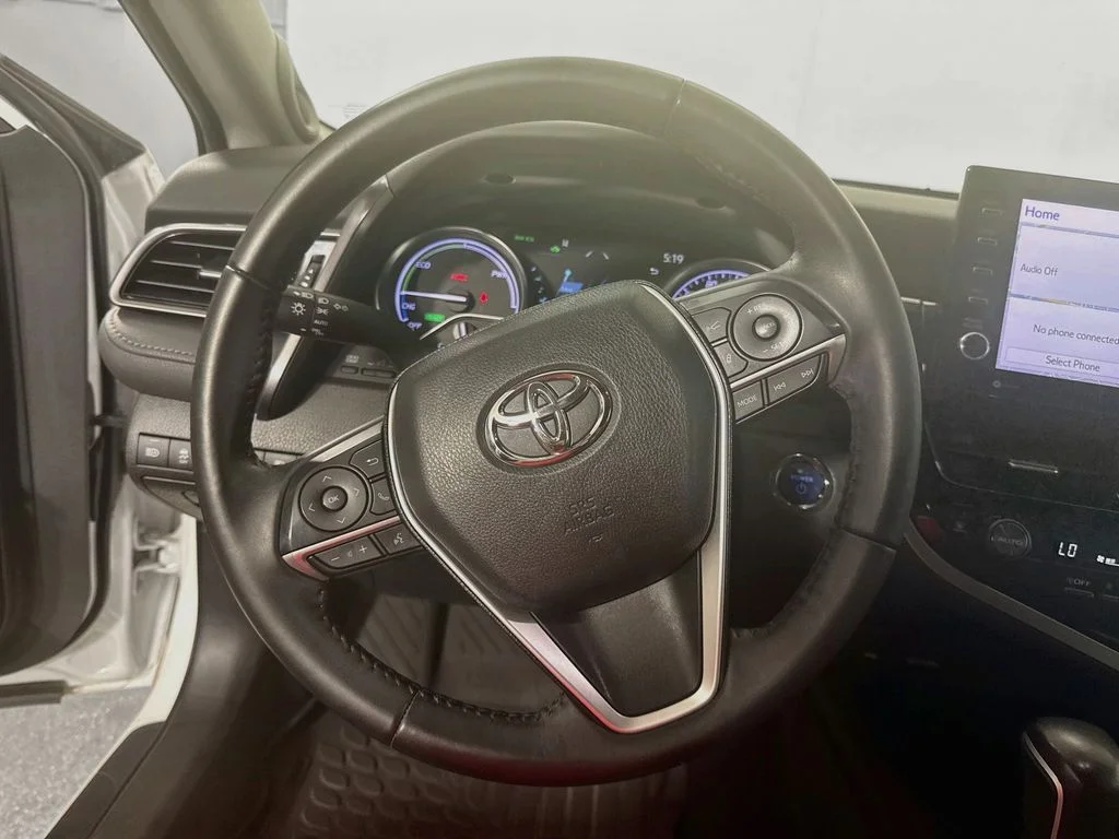 Used 2021 Wind Chill Pearl Toyota Hybrid XLE image 9