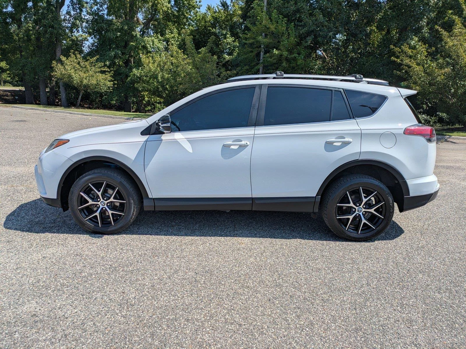 Used 2017 Super White Toyota SE image 7