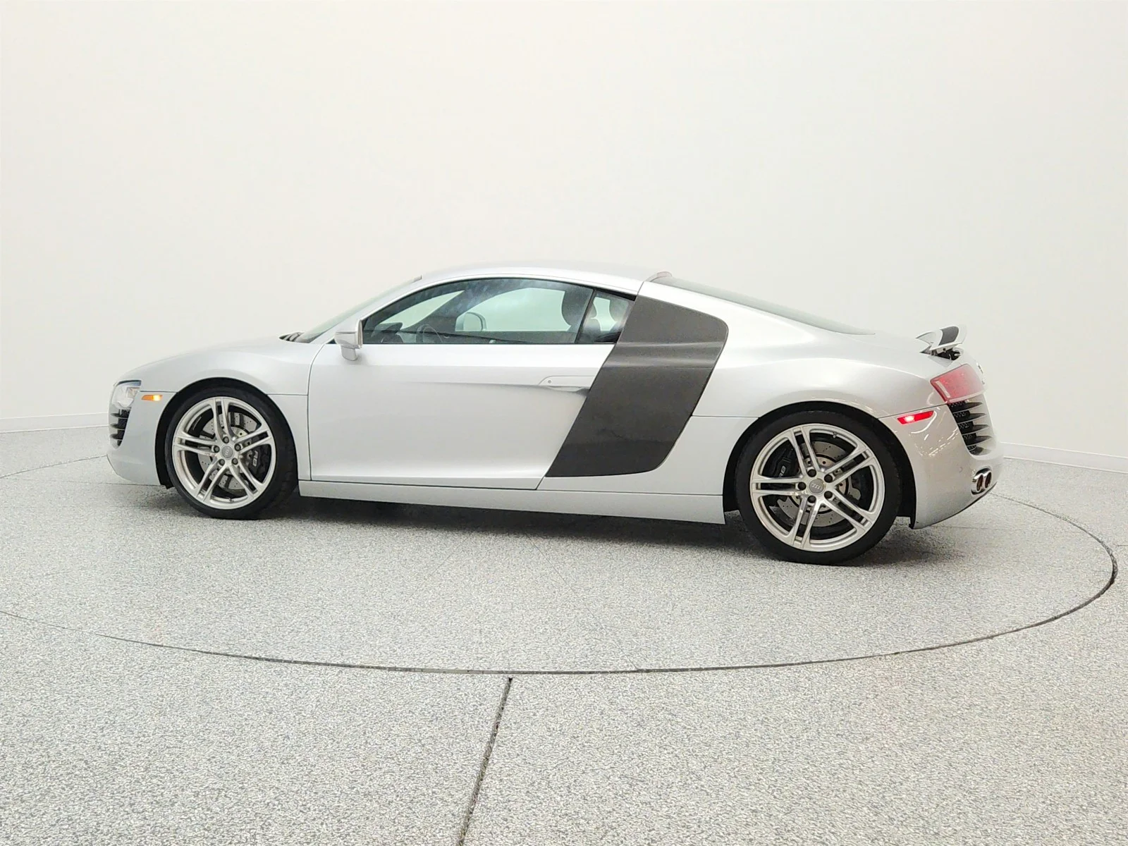 Used 2010 Ice Silver Metallic With Apollo Silver Sideblades Audi 2dr Cpe Auto quattro 4.2L image 8