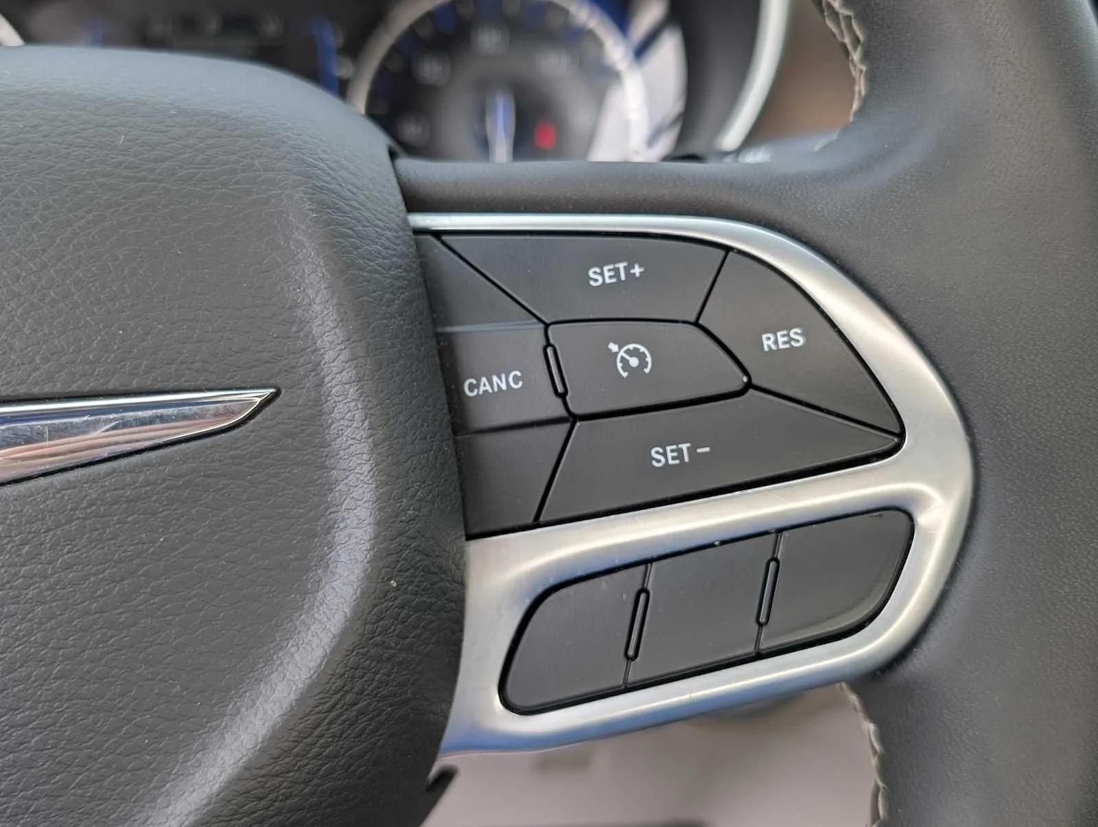 Used 2022 Bright White Clearcoat Chrysler LX image 33