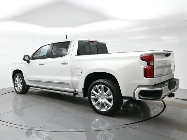 Used 2025 Iridescent Pearl Tricoat Chevrolet High Country image 5