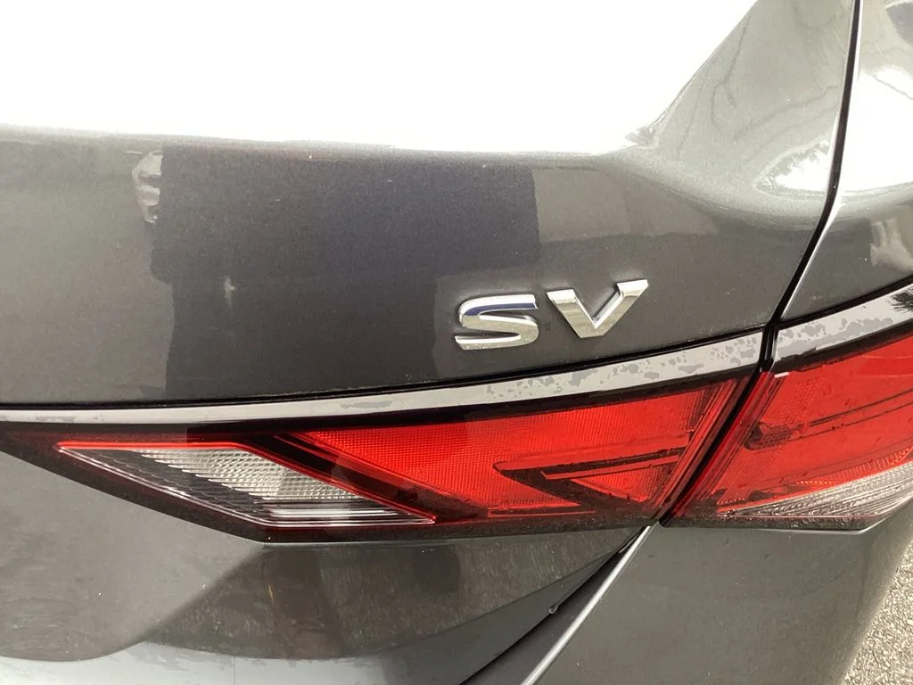 Used 2022 Gray Nissan SV image 21