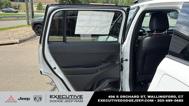 New 2026 Bright White Clear-Coat Exterior Paint Jeep Limited image 22