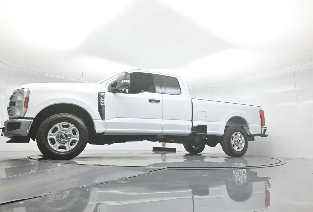 New 2026 Oxford White Ford XLT image 48