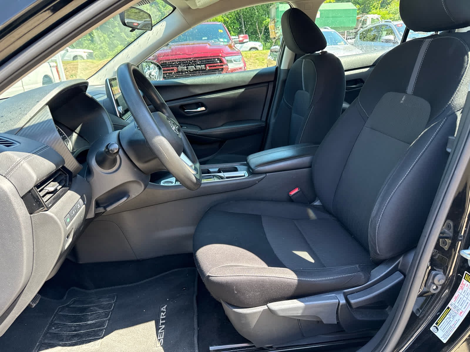 Used 2024 Blk/black Nissan SV image 9