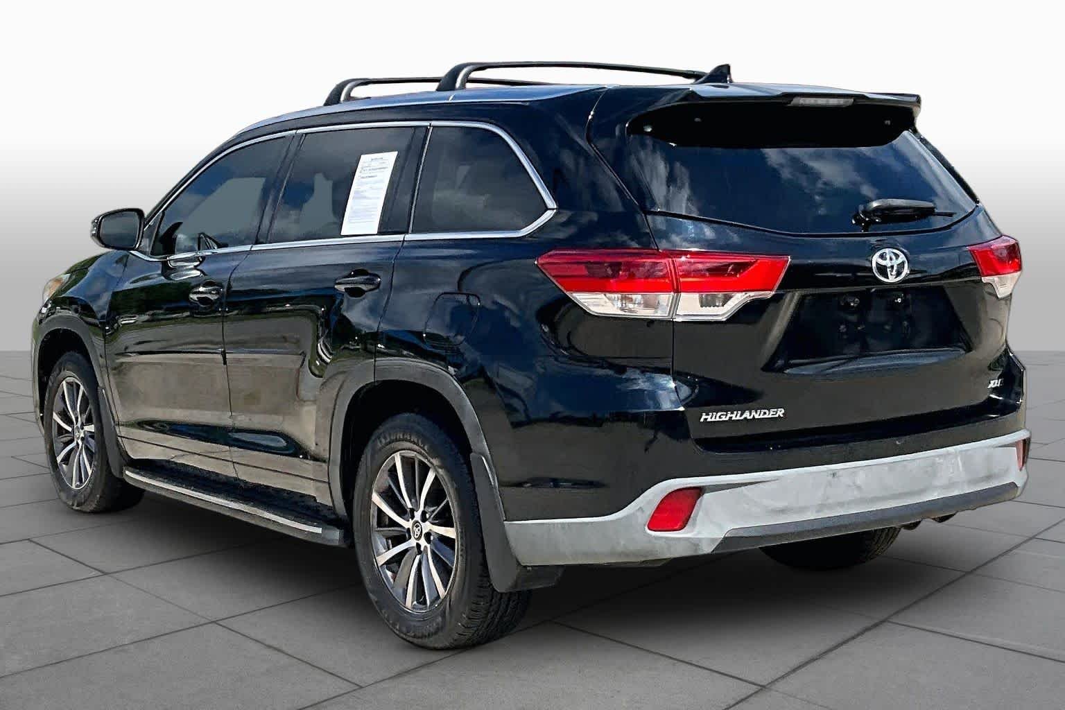 Used 2017 Midnight Black Metallic Toyota XLE image 11