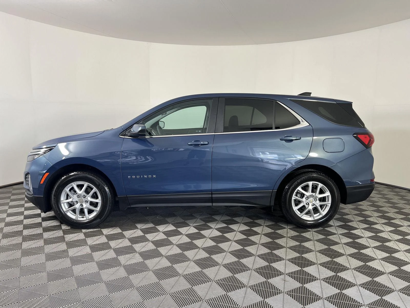 Used 2024 Lakeshore Blue Metallic Chevrolet LT image 27