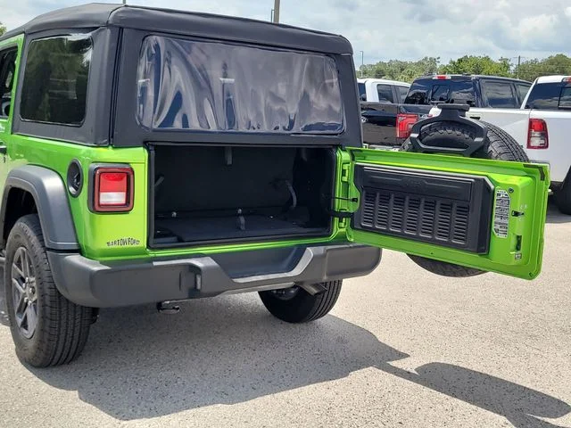 Used 2025 Green Jeep Sport S image 10