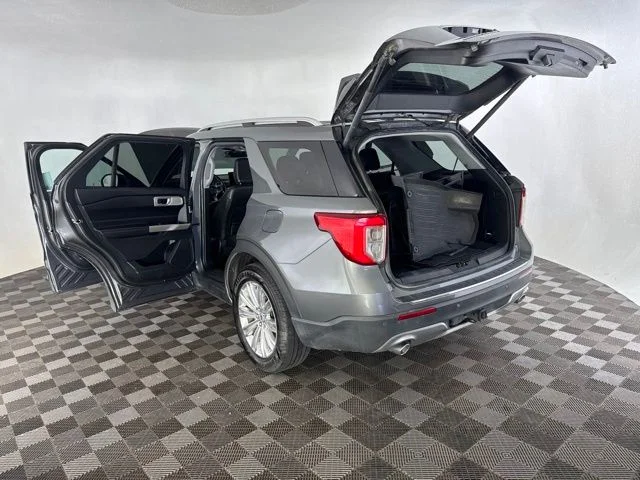 Used 2023 Gray Ford Limited image 18