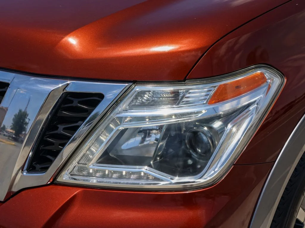 Used 2018 Brown Nissan SL image 8