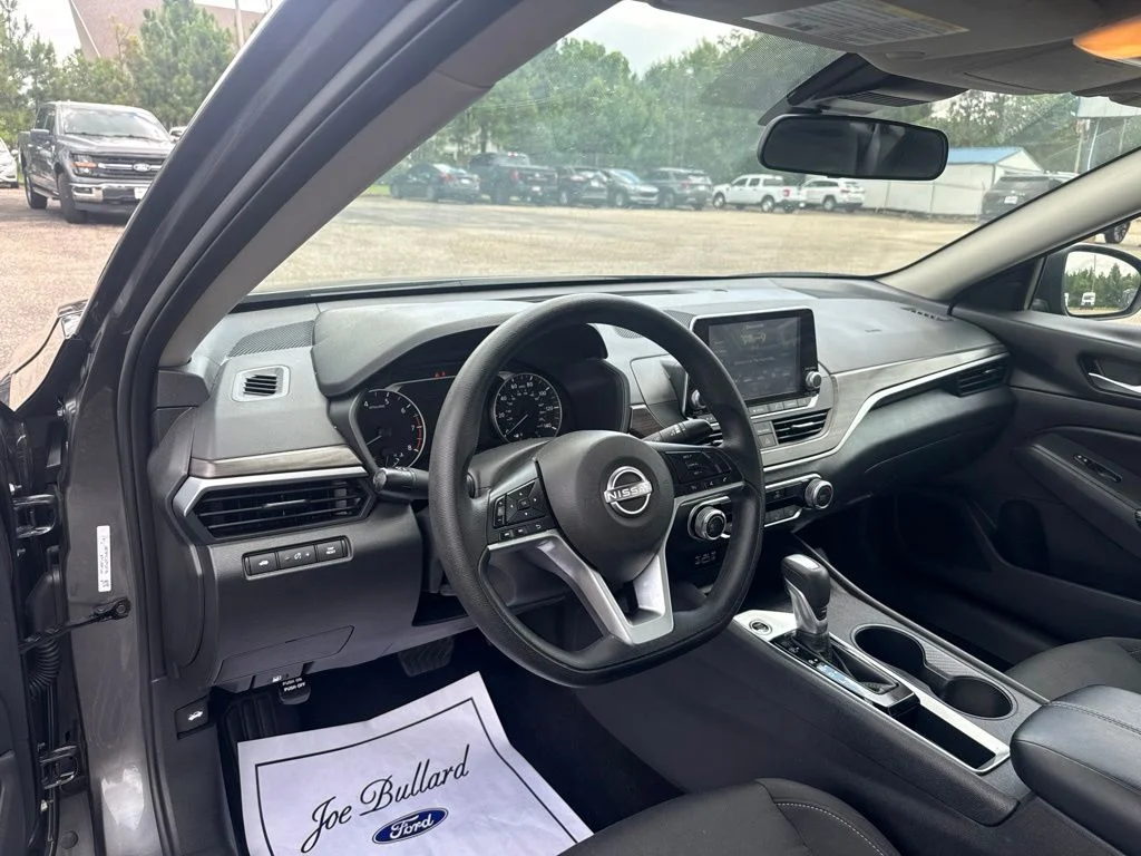 Used 2025 Gray Nissan 2.5 SV image 6