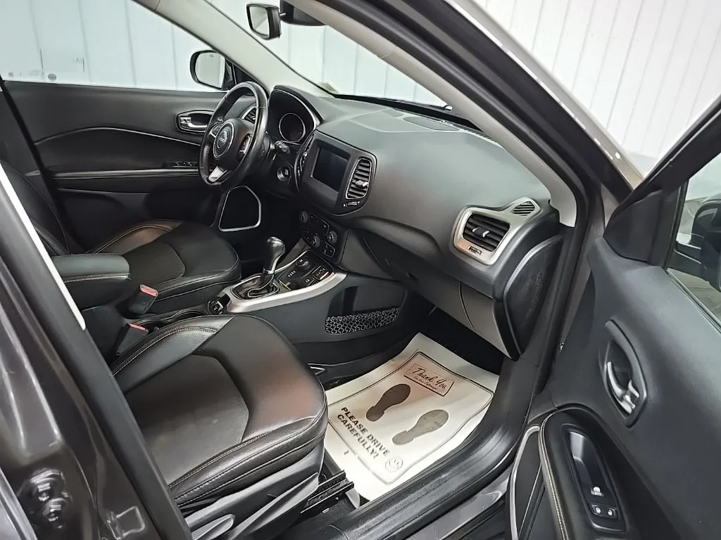 Used 2019 Gray Jeep Latitude image 15