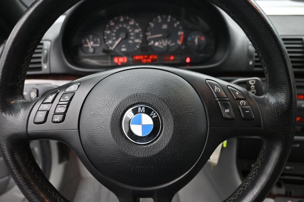 Used 2001 Silver BMW 325Ci image 15