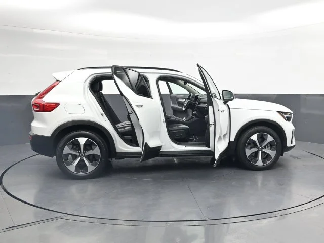 Used 2023 Crystal White Metallic Volvo Ultimate image 39