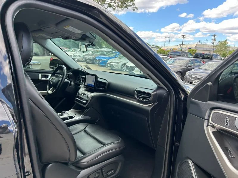 Used 2023 Black Metallic Ford XLT Sport Utility 4D image 21