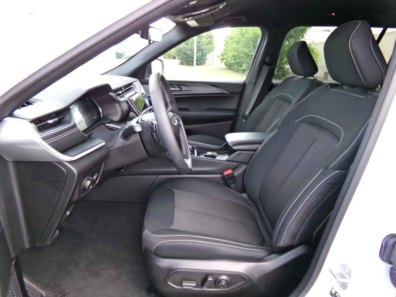 Used 2025 Bright White Clearcoat Jeep Laredo image 12
