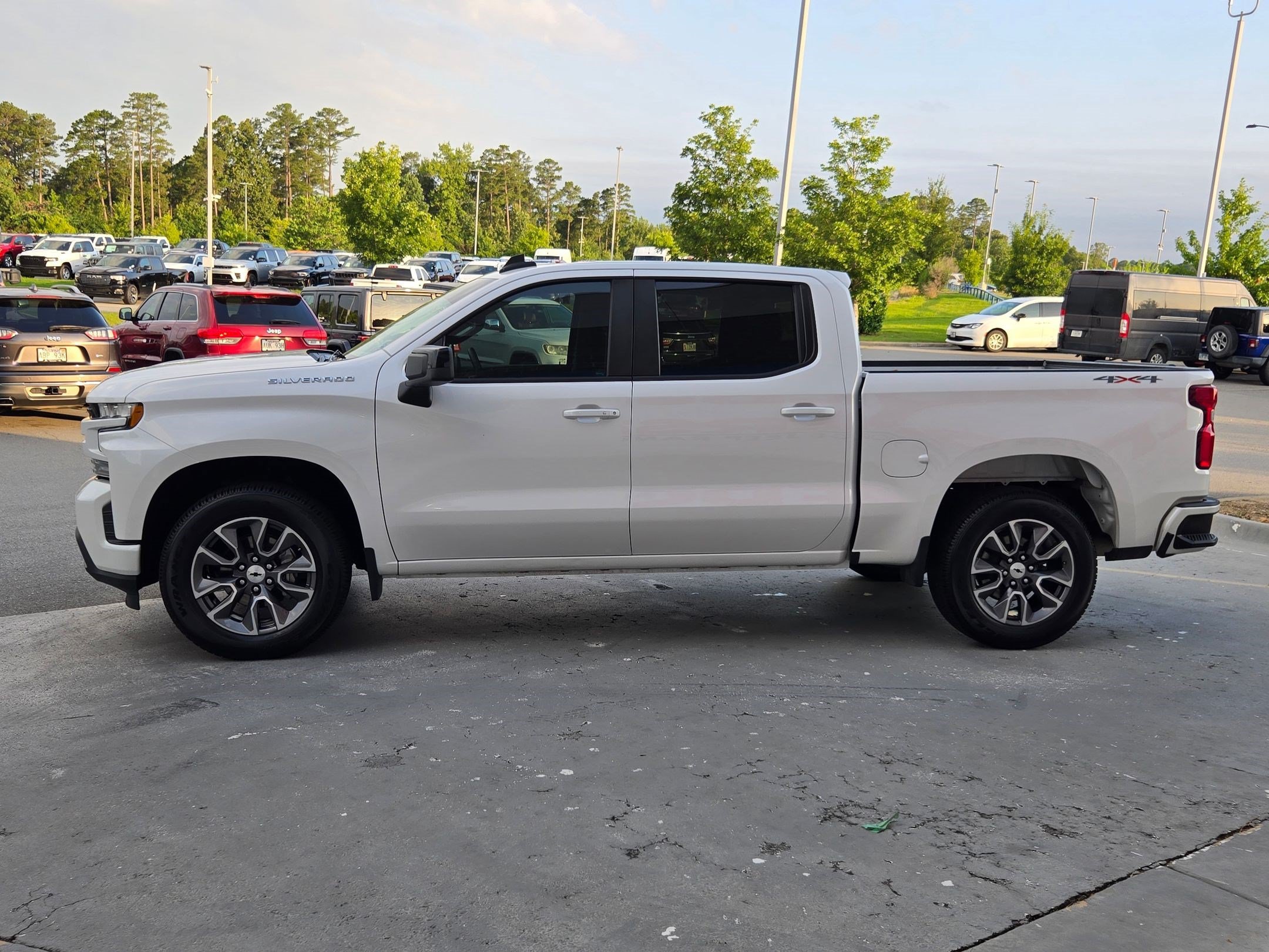 Used 2022 Iridescent Pearl Tricoat Chevrolet RST image 4