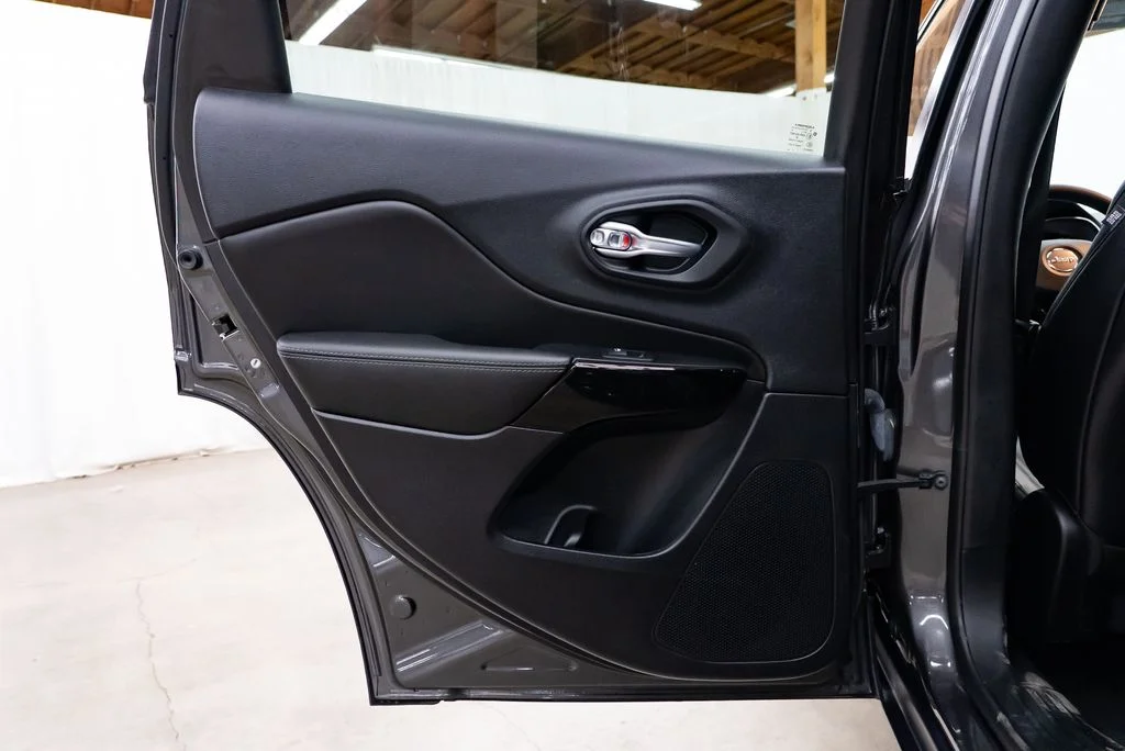 Used 2023 Gray Jeep Altitude image 25