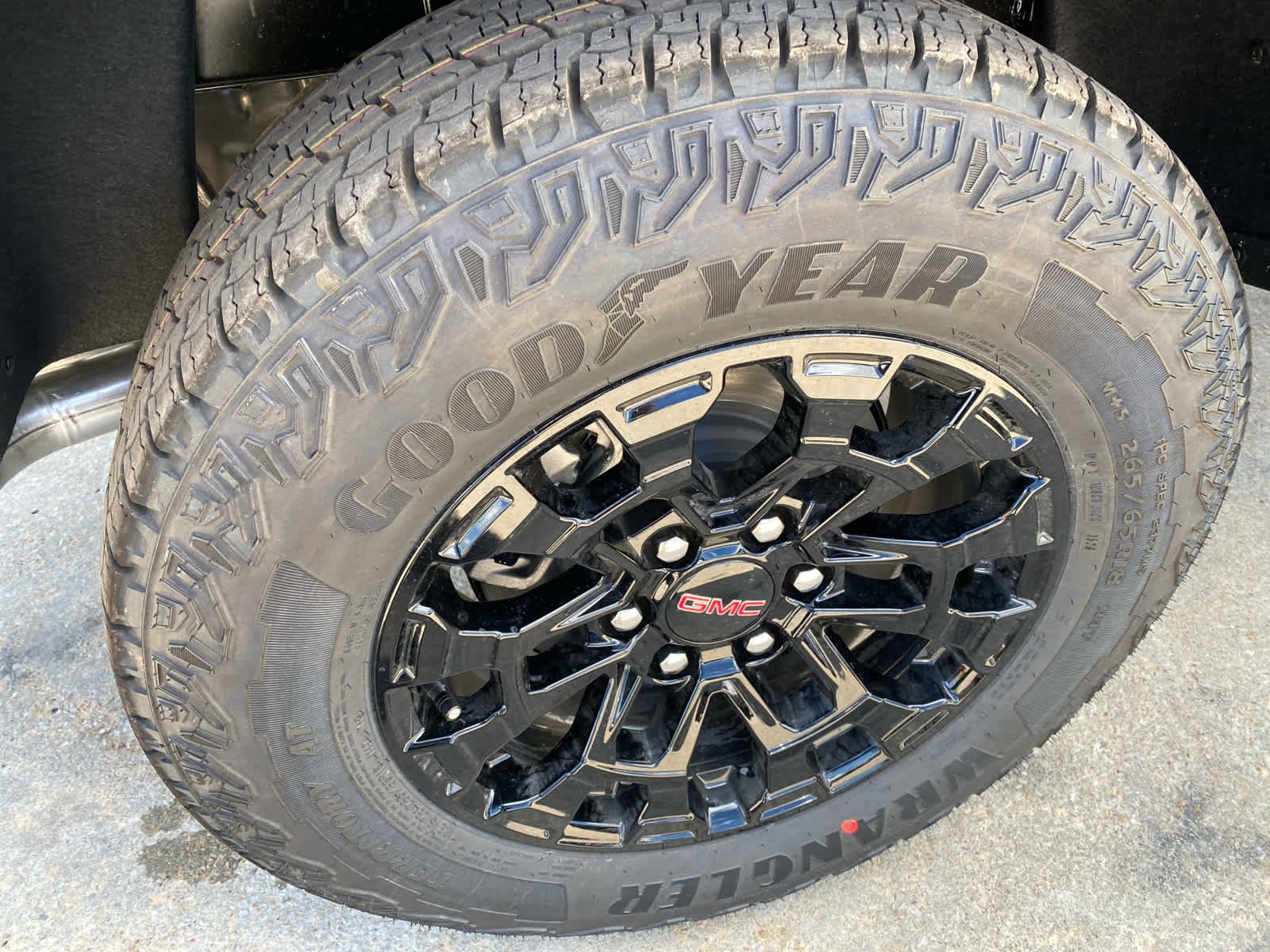 New 2026 Onyx Black GMC Elevation image 29
