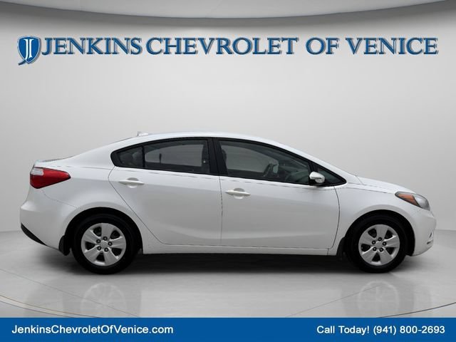 Used 2015 White Kia LX image 3