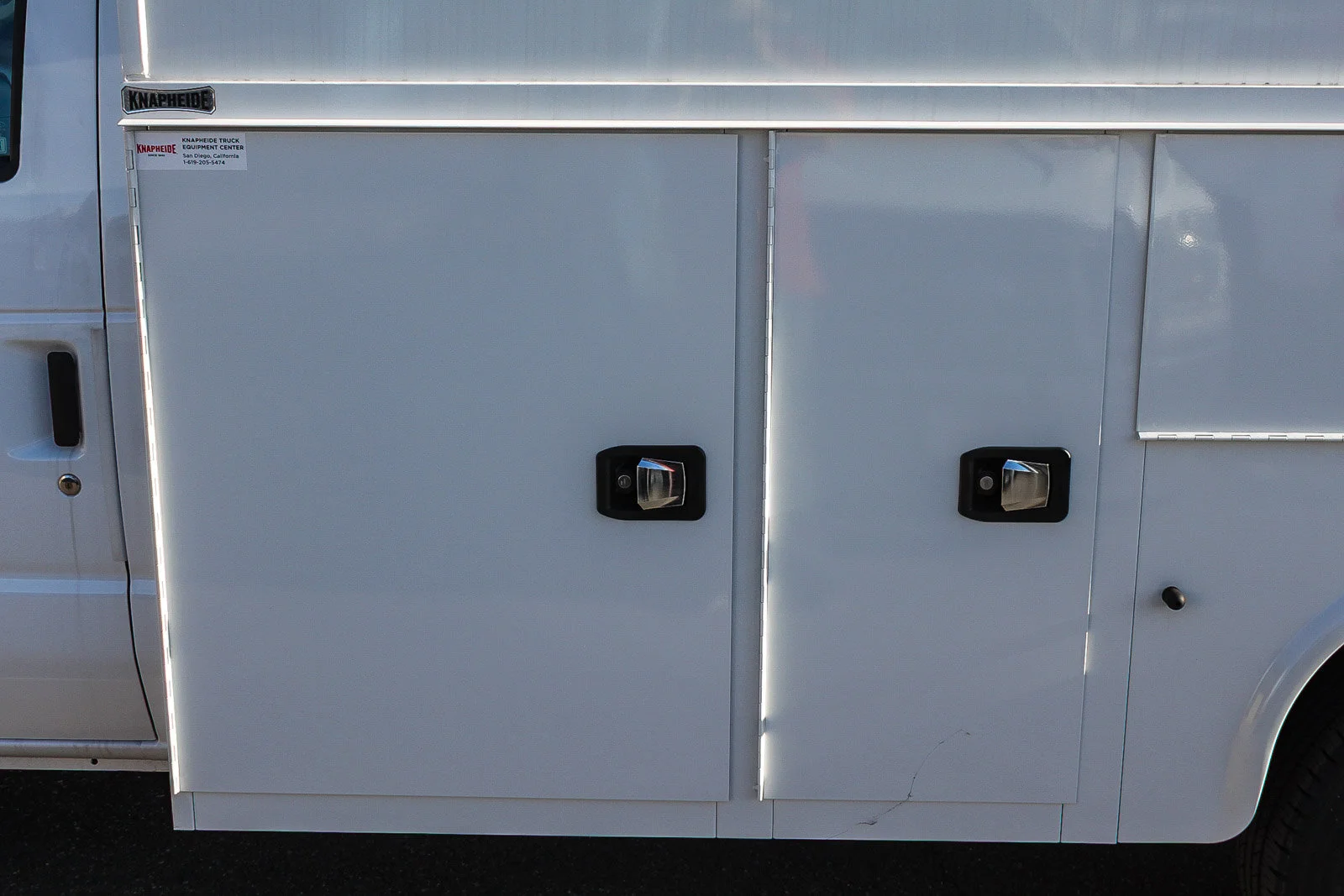 New 2026 Oxford White Ford E-350 SRW image 11