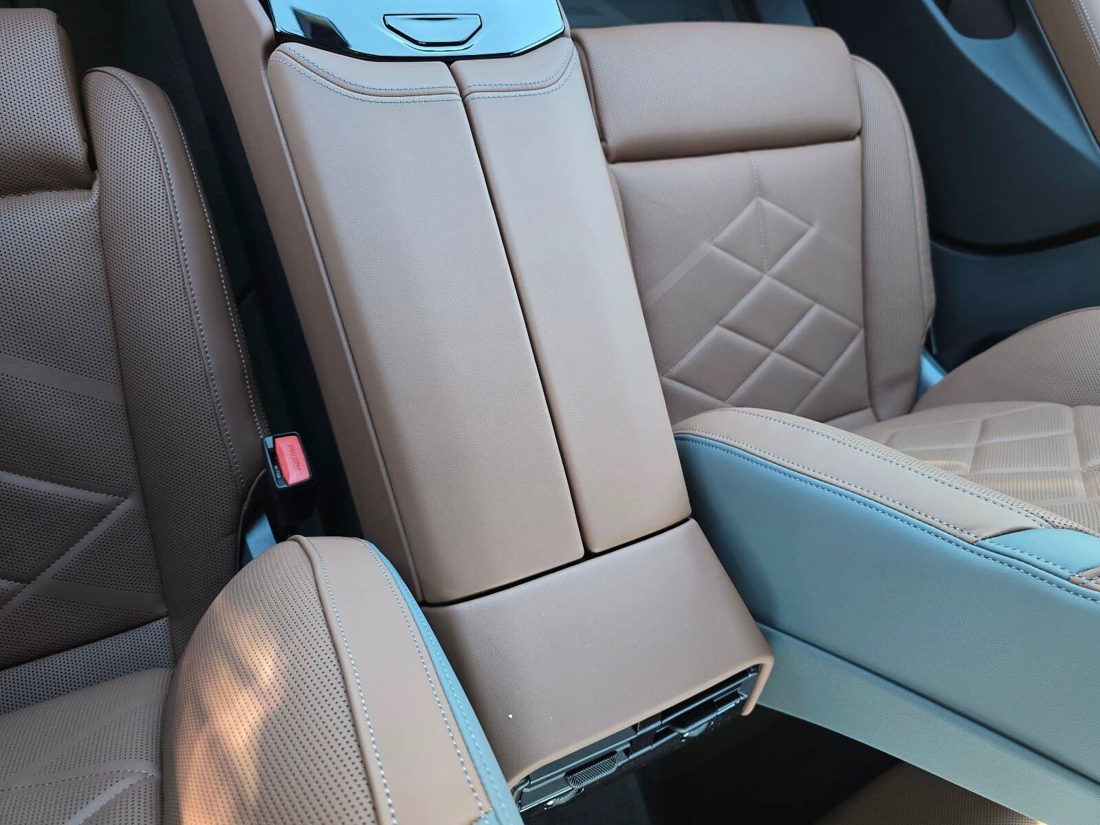 2026 BMW 5 Series 550e - Photo 23