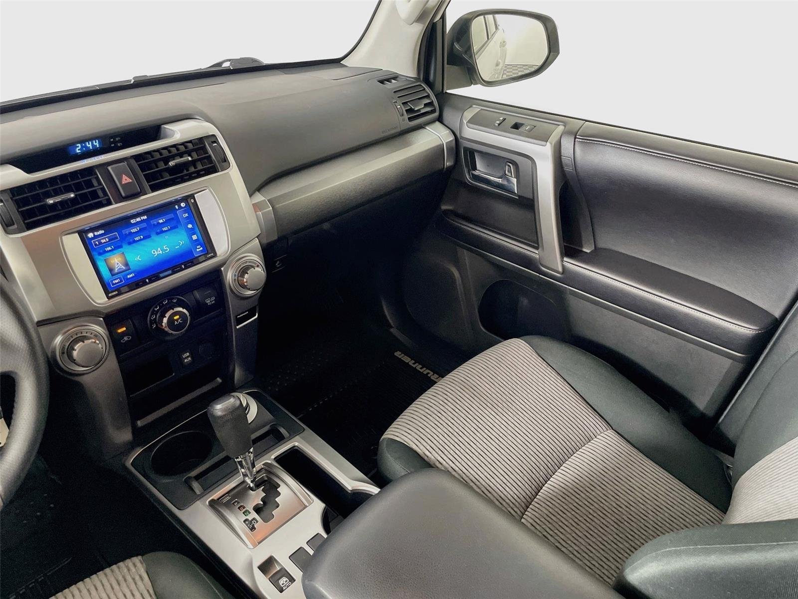 Used 2018 Super White Toyota SR5 image 25