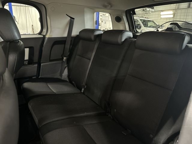 Used 2010  Toyota Base image 31
