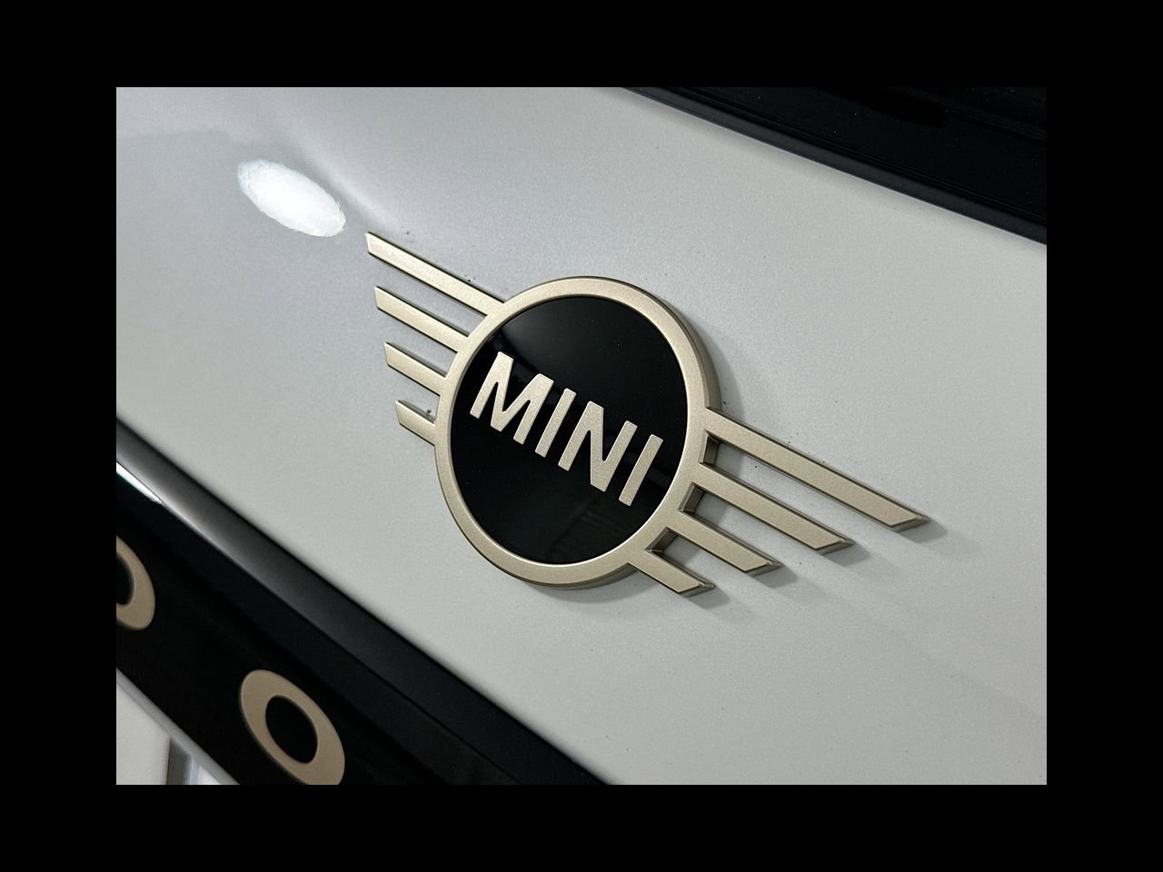 New 2026 Nanuq White Metallic MINI ICONIC image 21