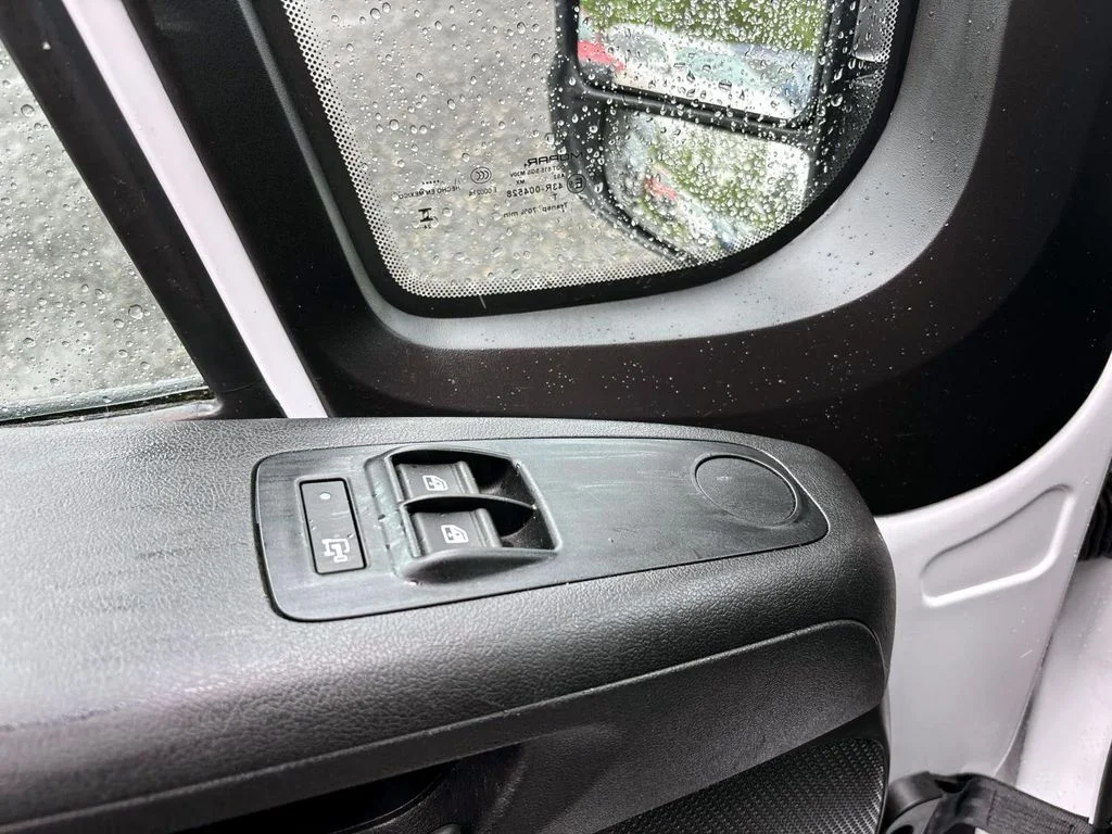 Used 2025 White Ram  image 10