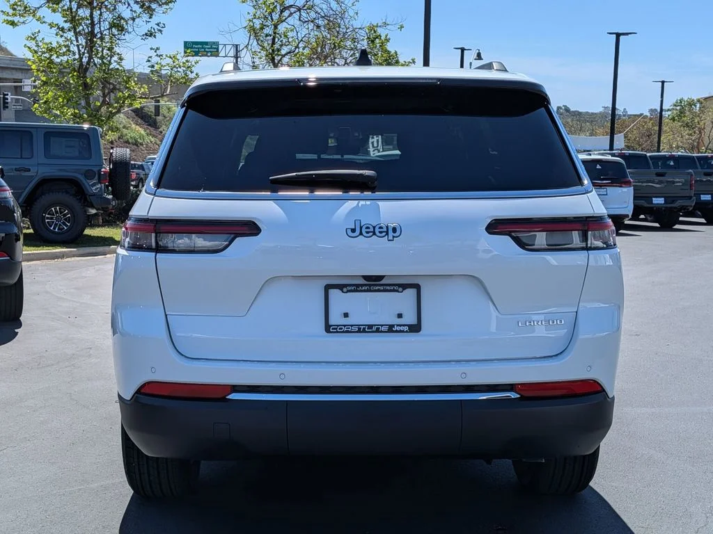 New 2026 Bright White Clear-Coat Exterior Paint Jeep Laredo image 6
