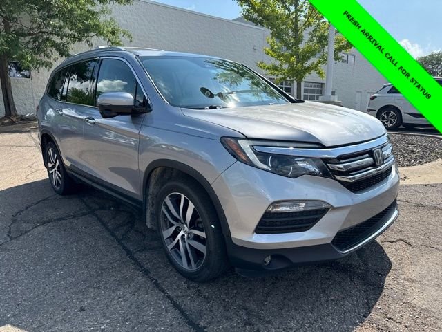 Used 2017 Lunar Silver Metallic Honda Touring image 16