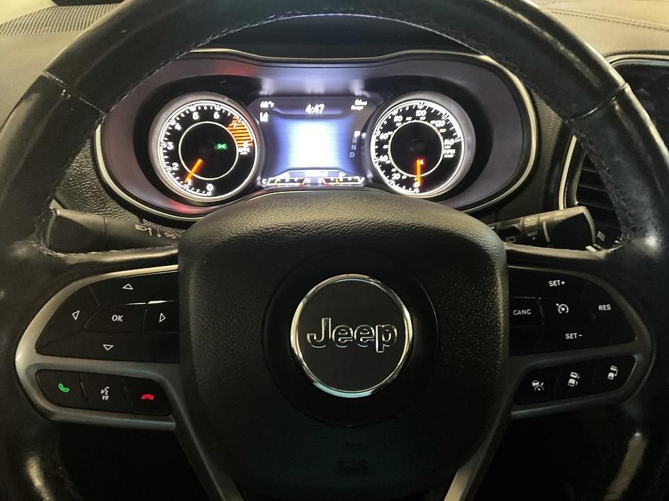 Used 2021 Gray Jeep Limited image 26