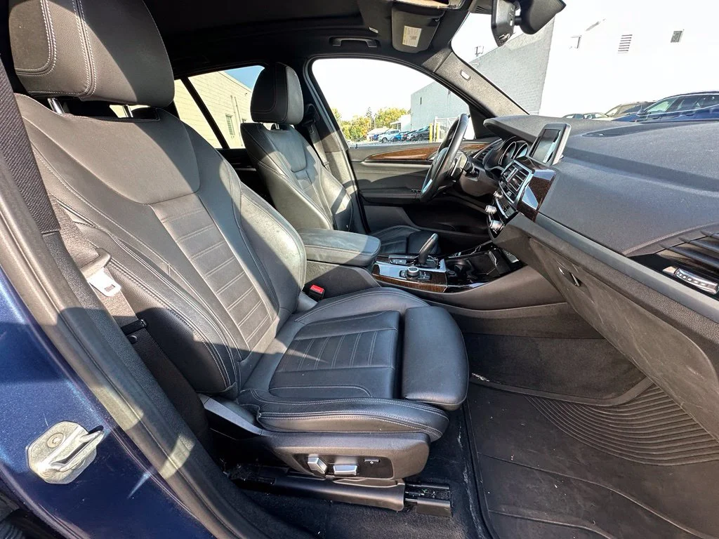 Used 2019 Blue Metallic BMW xDrive30i image 7