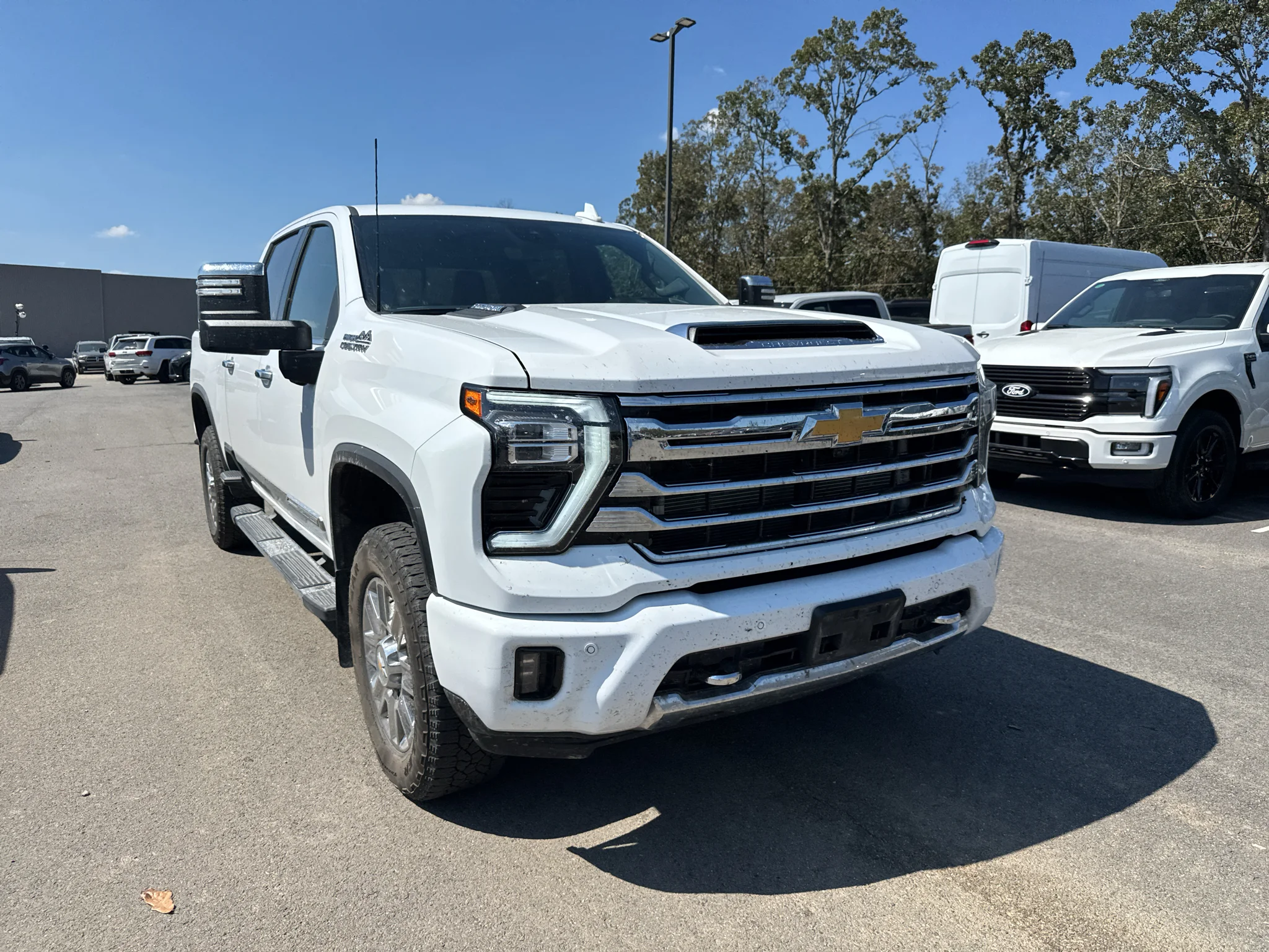 Used 2026 Summit White Chevrolet High Country image 3