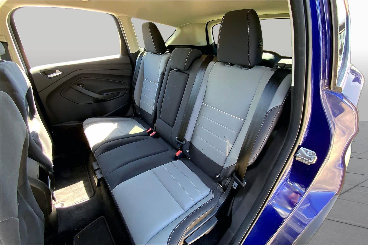 Used 2015 Blue Ford SE image 20
