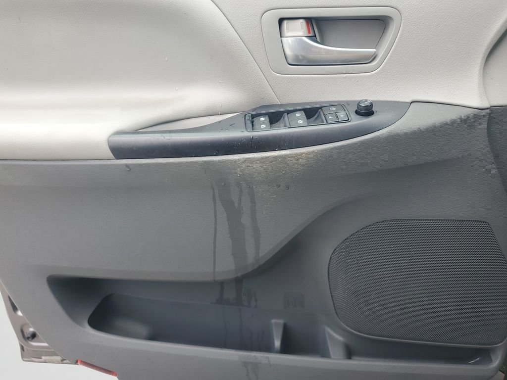 Used 2015 Gray Toyota LE image 18