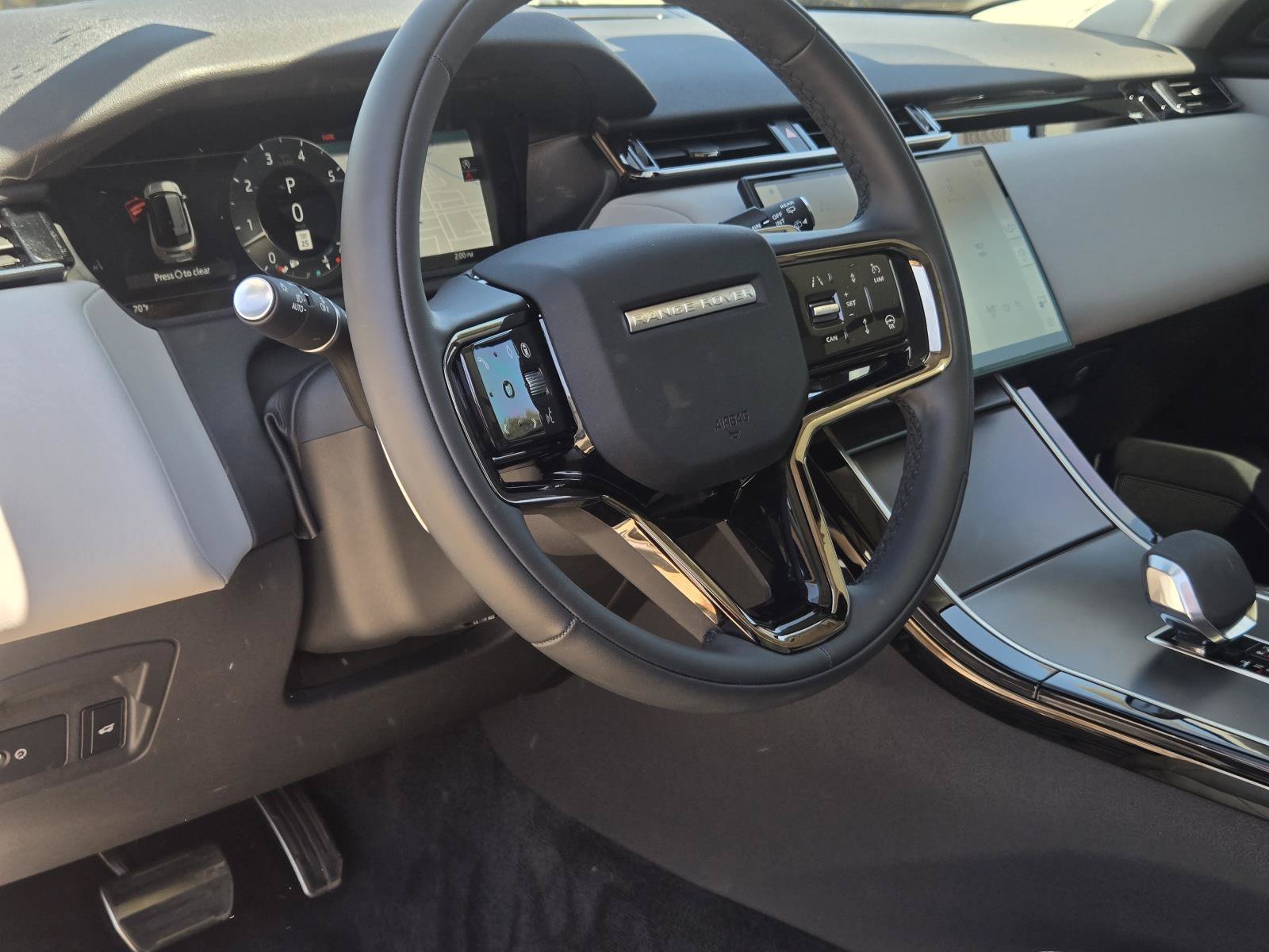 Used 2025 Fuji White Land Rover Dynamic SE image 31
