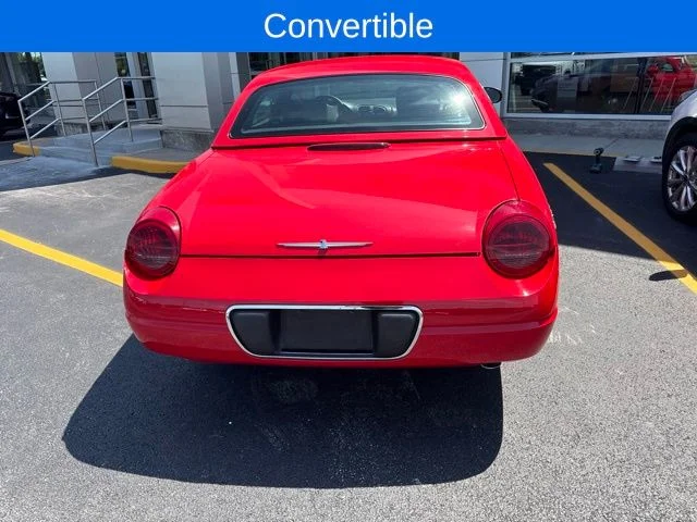 Used 2005 Torch Red Ford Base image 5