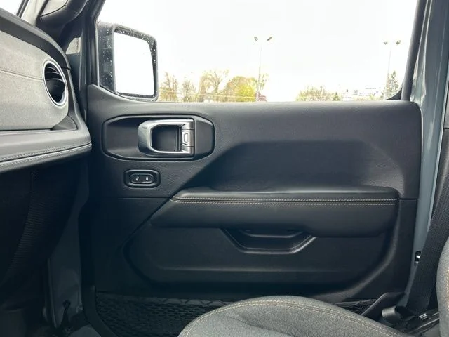 Used 2025 Gray Jeep Sahara 4xe image 37
