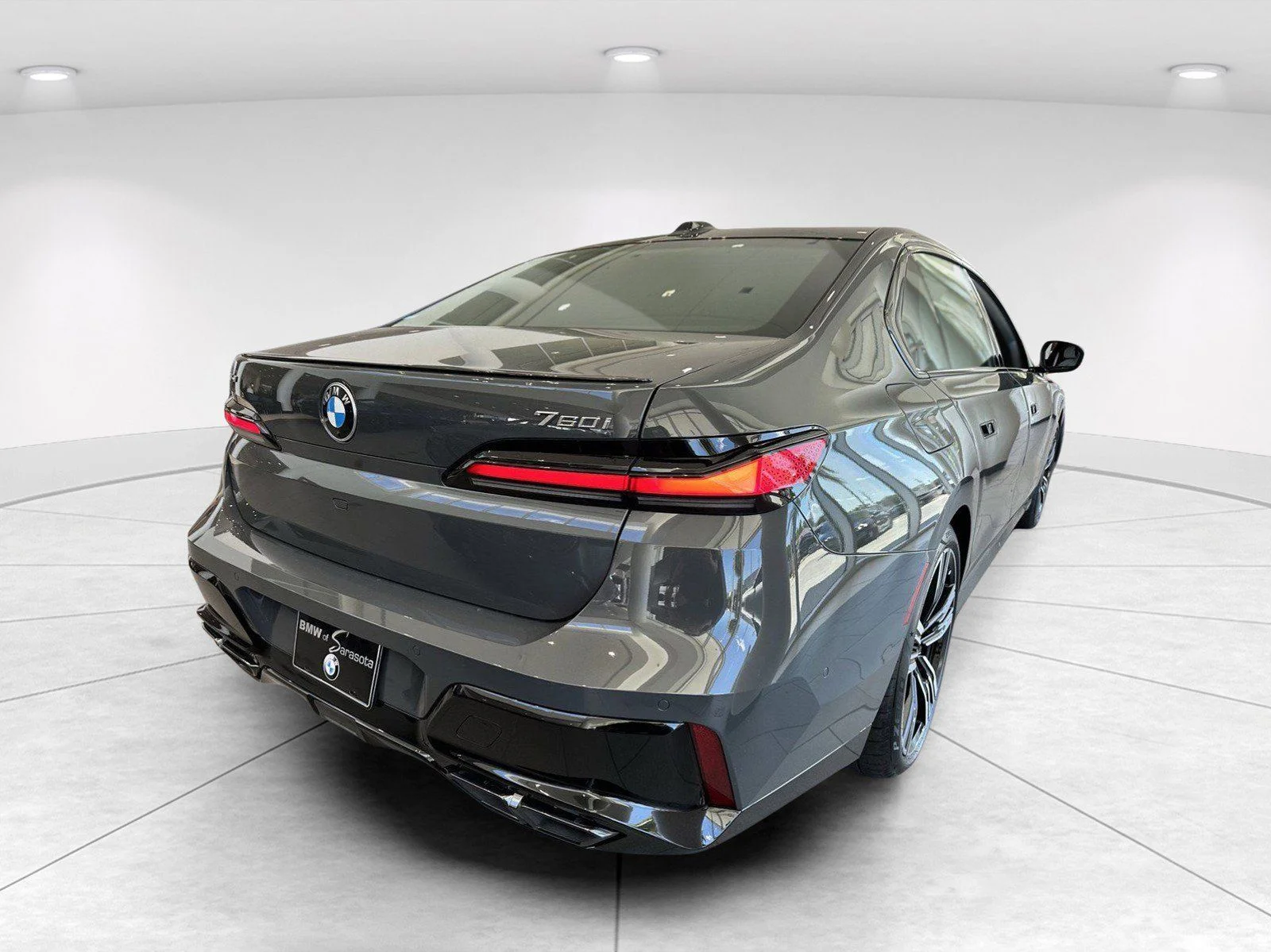 New 2026 Dravit Grey Metallic BMW 760i xDrive image 2