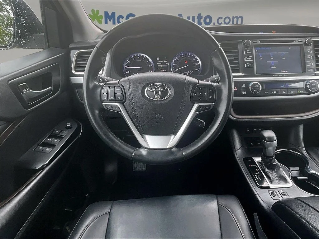 Used 2019 Gray Toyota XLE image 10