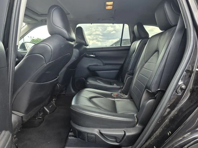 Used 2022 Black Toyota XLE image 16