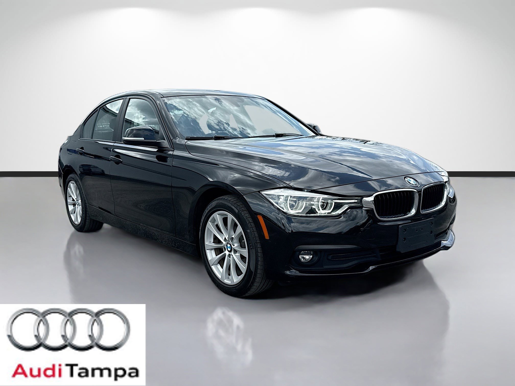 2018 BMW 3 Series 320i Sedan's photo