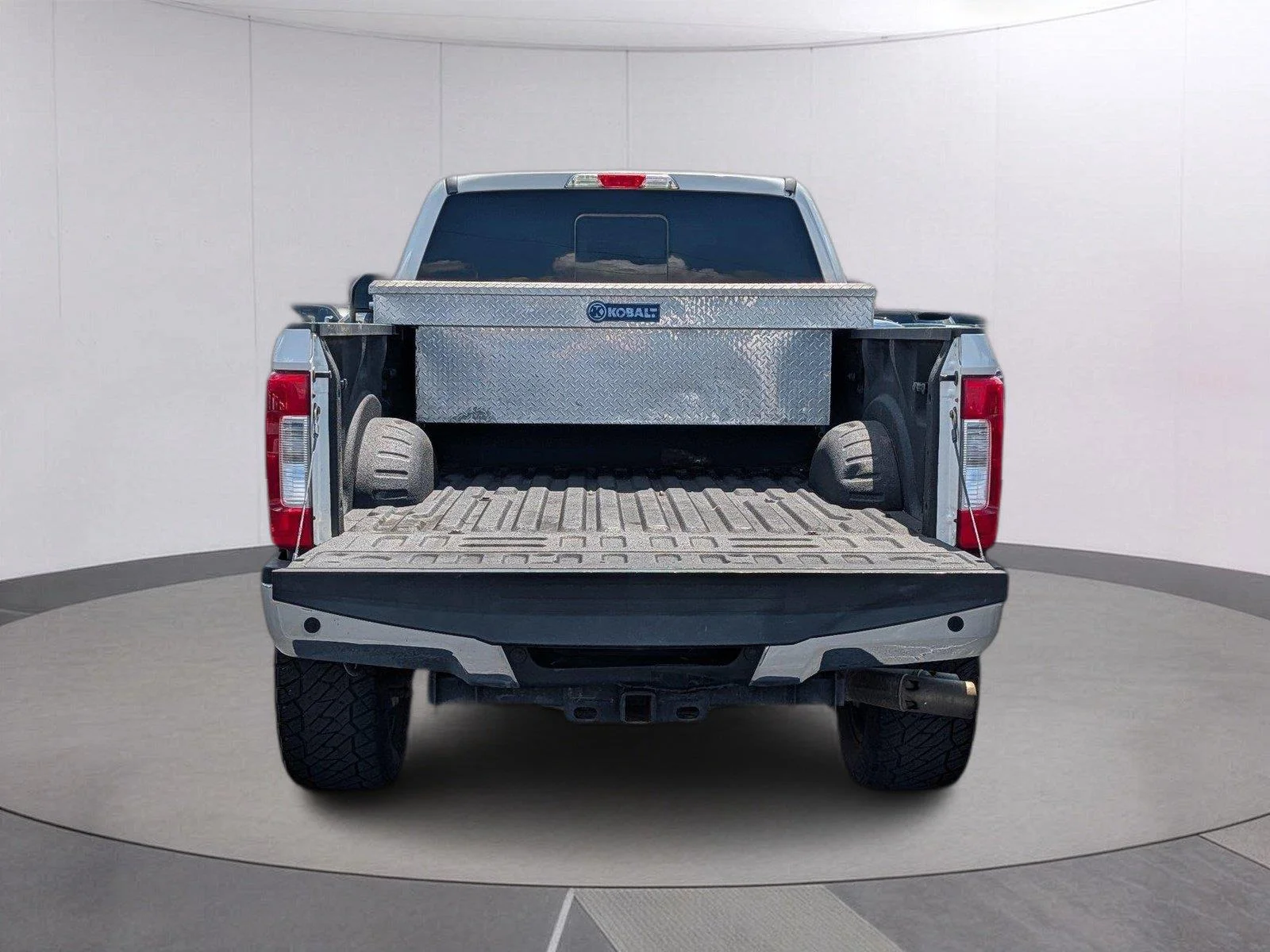 Used 2017 White Platinum Metallic Tri-Coat Ford Lariat image 5