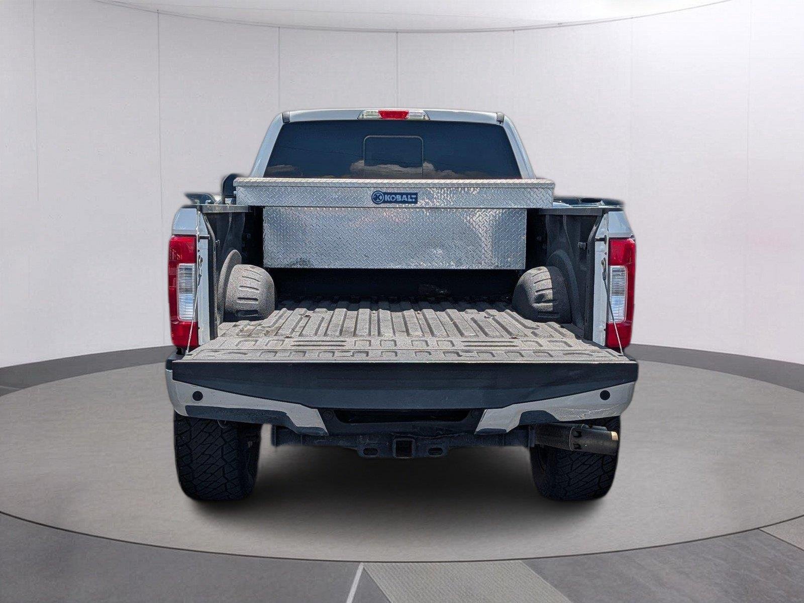 Used 2017 White Platinum Metallic Tri-Coat Ford Lariat image 5