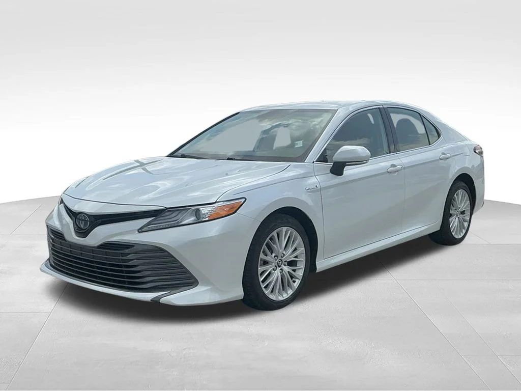 Used 2020 Beige Toyota XLE image 1