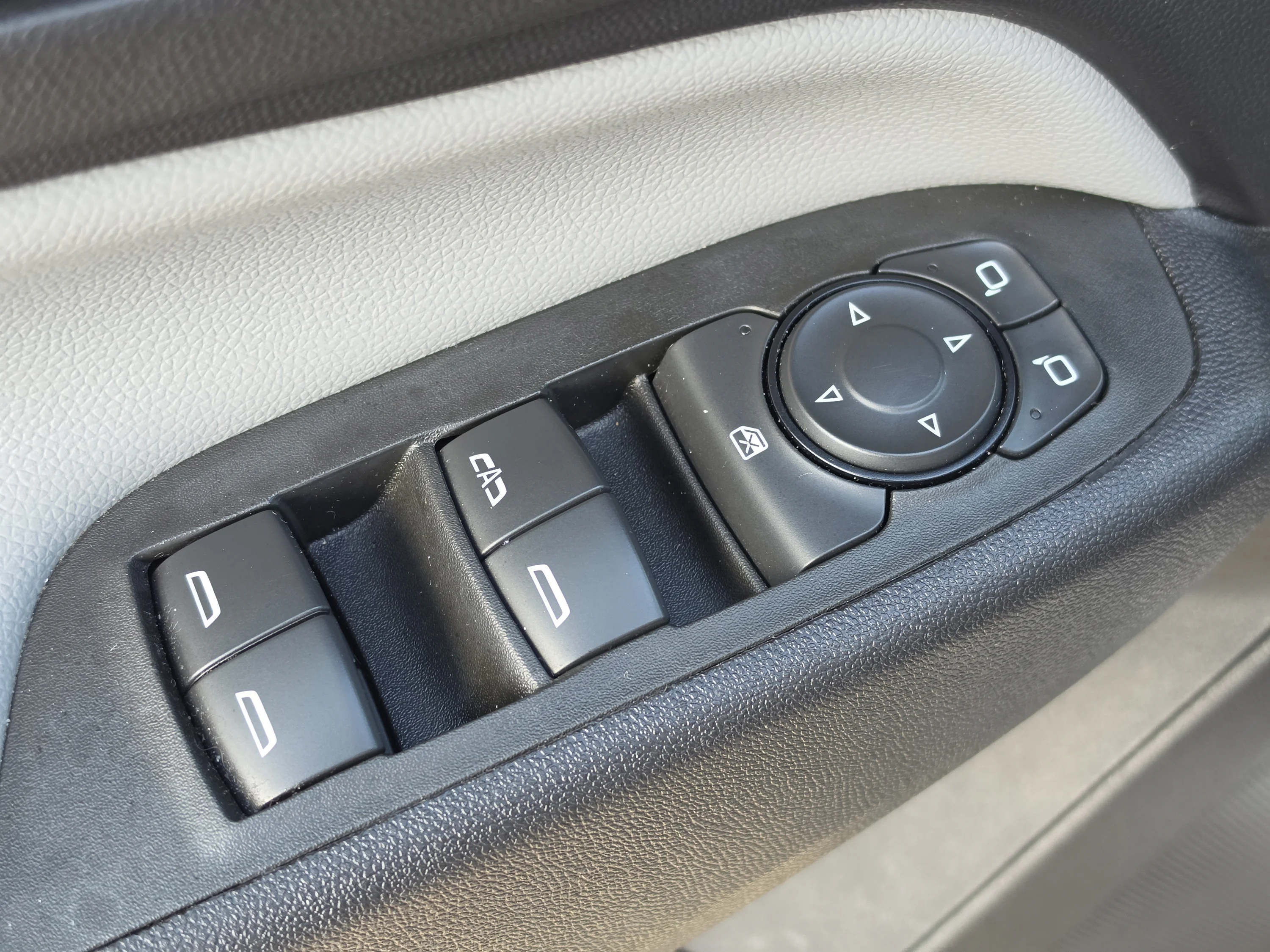 Used 2024 Summit White Chevrolet LT image 24