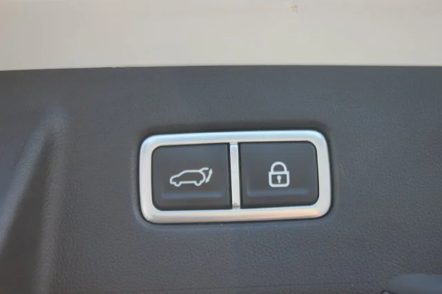 Used 2023 White Kia SX Prestige image 31